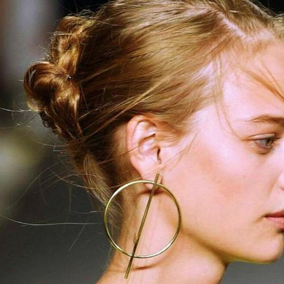 dora boutique Jewelry - Unique Design//Circle Minimalist Hoop Earrings